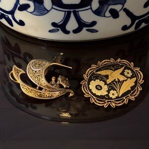 Stunning Damascene Style Brooch Set!